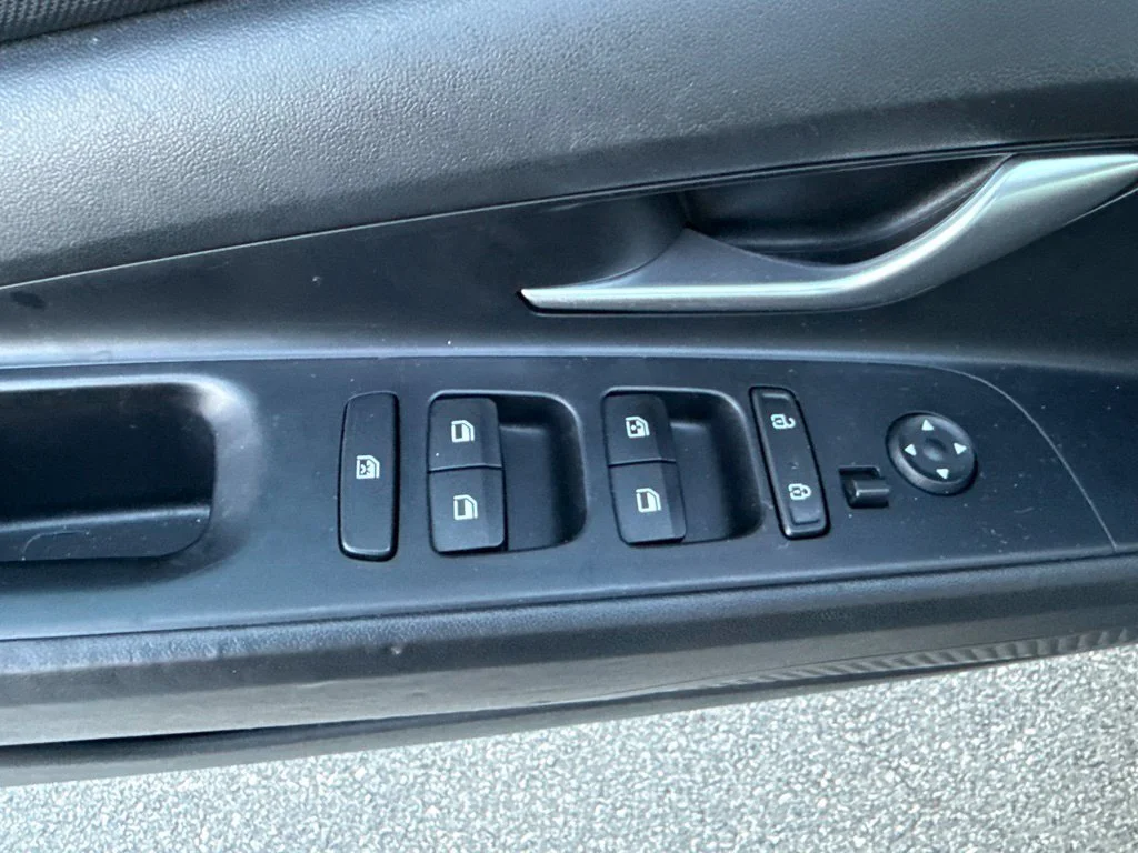 Used 2022 Gray Hyundai SEL image 15