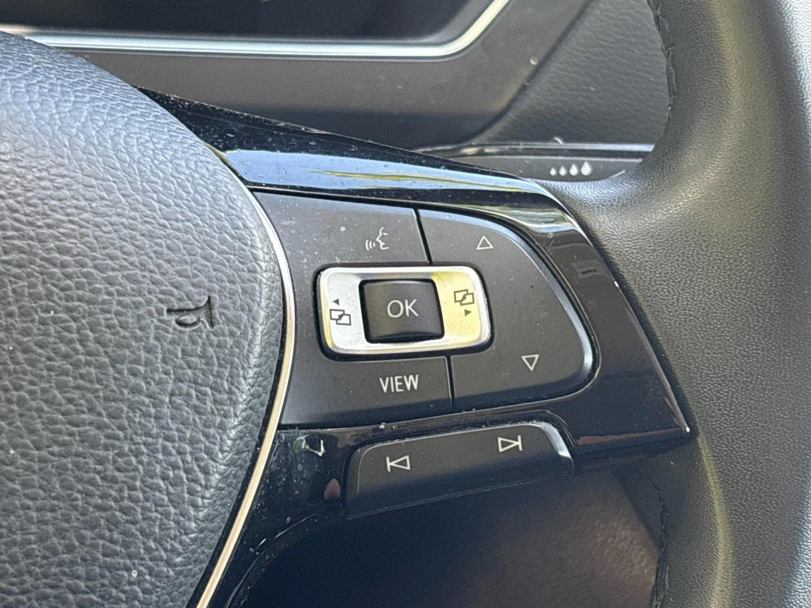 Used 2020 Silk Blue Metallic Volkswagen SEL image 19
