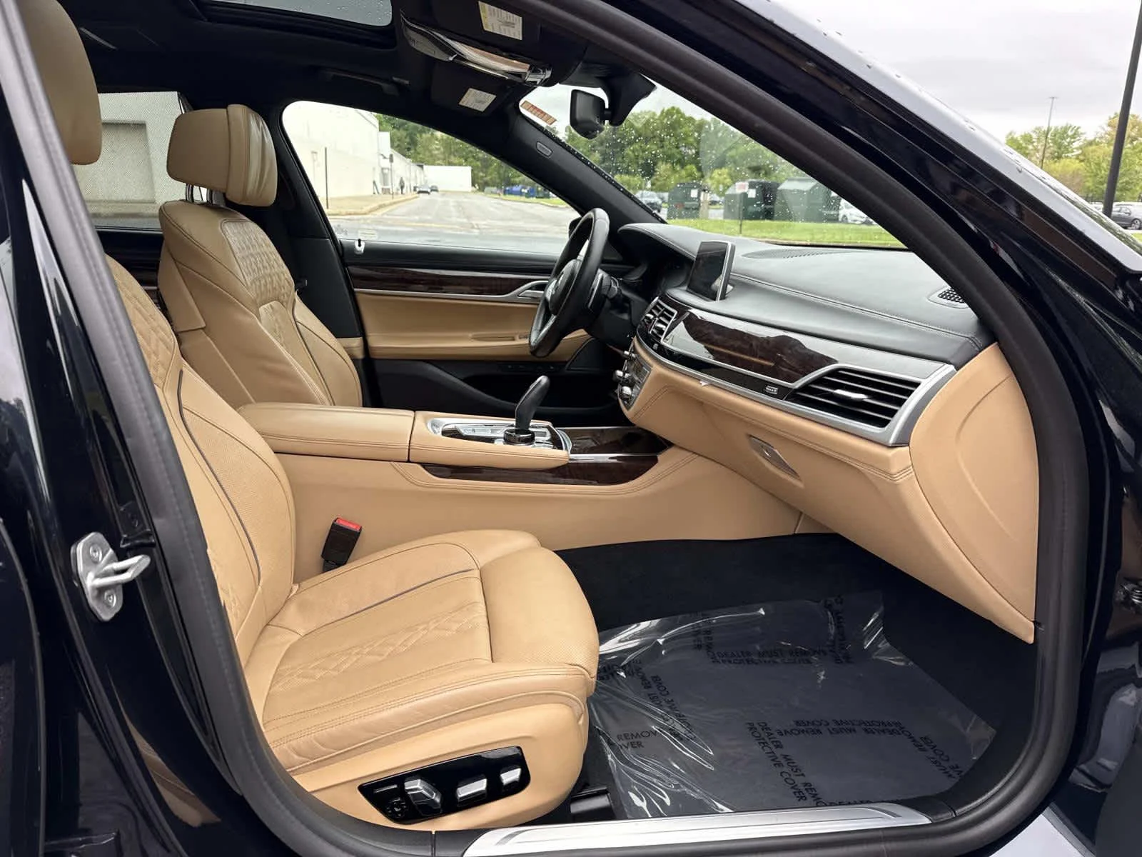 Used 2022 Carbon Black Metallic BMW 740i xDrive image 16