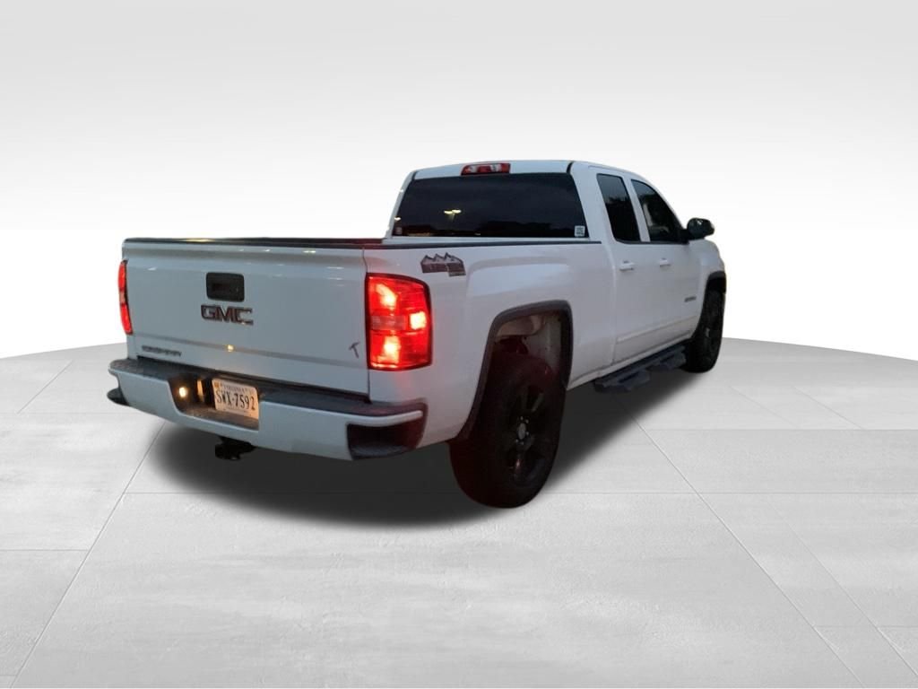 Used 2015 White GMC Base image 16