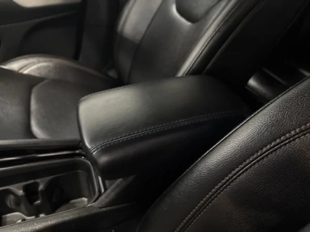 Used 2024  Jeep Limited image 31