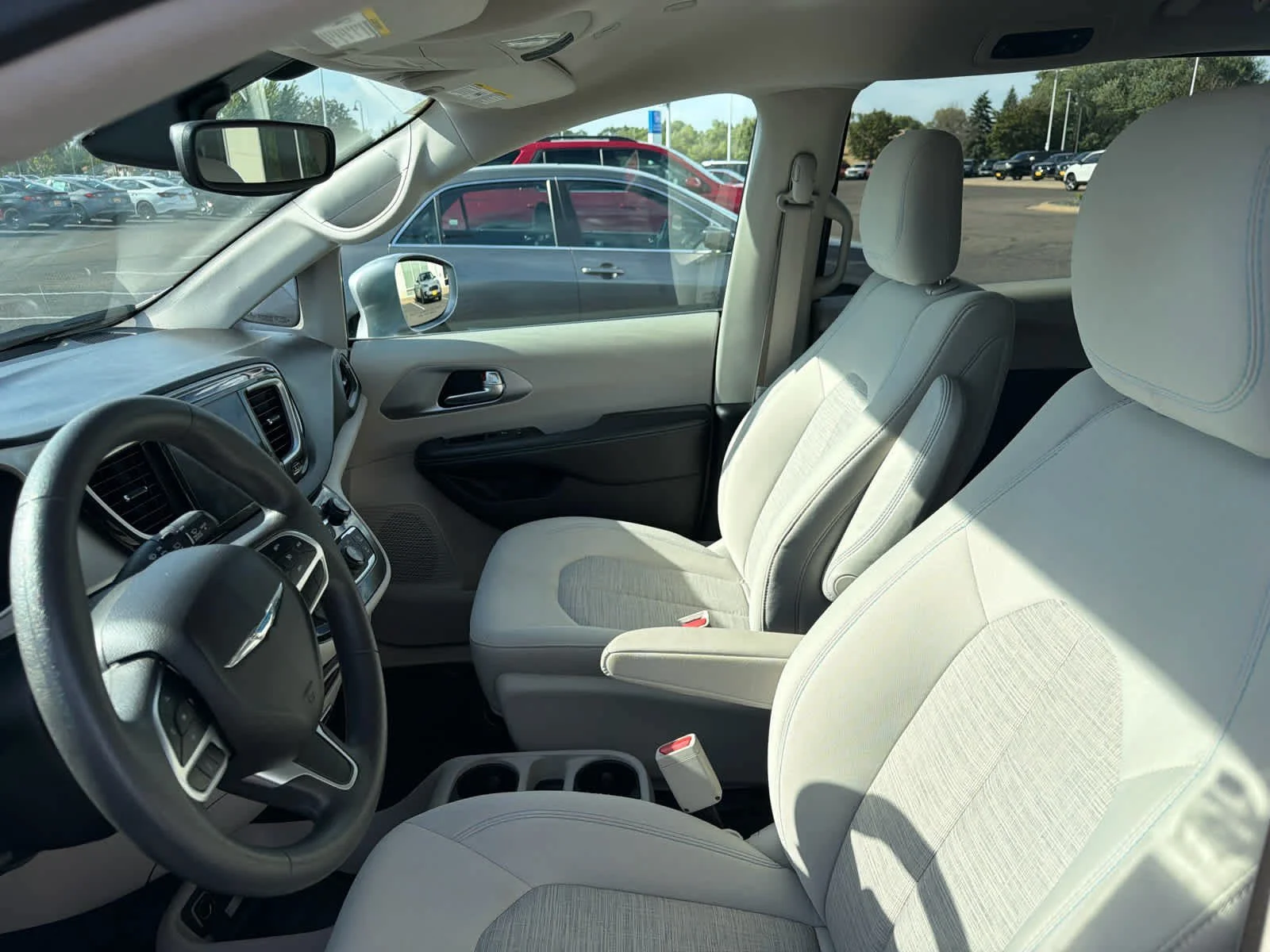 Used 2018 Billet Silver Metallic Clearcoat Chrysler Hybrid Touring Plus image 29