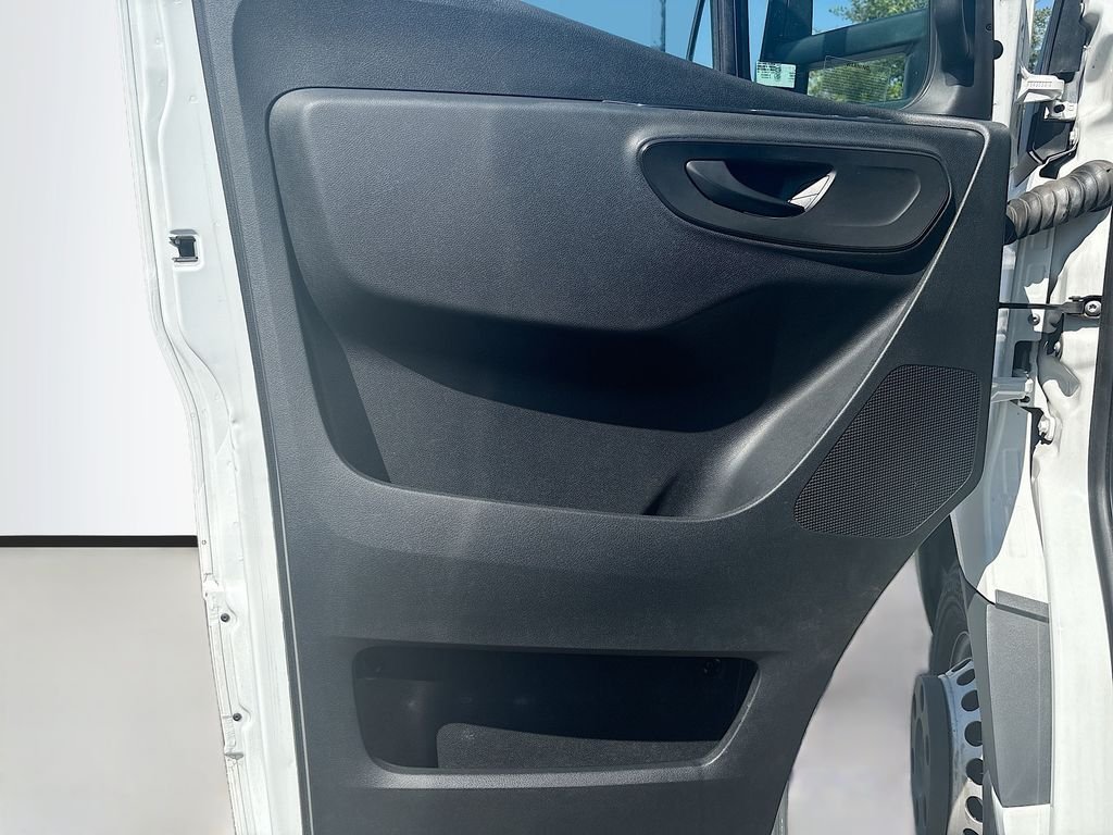 Used 2020  Mercedes-Benz Standard Roof V6 image 35