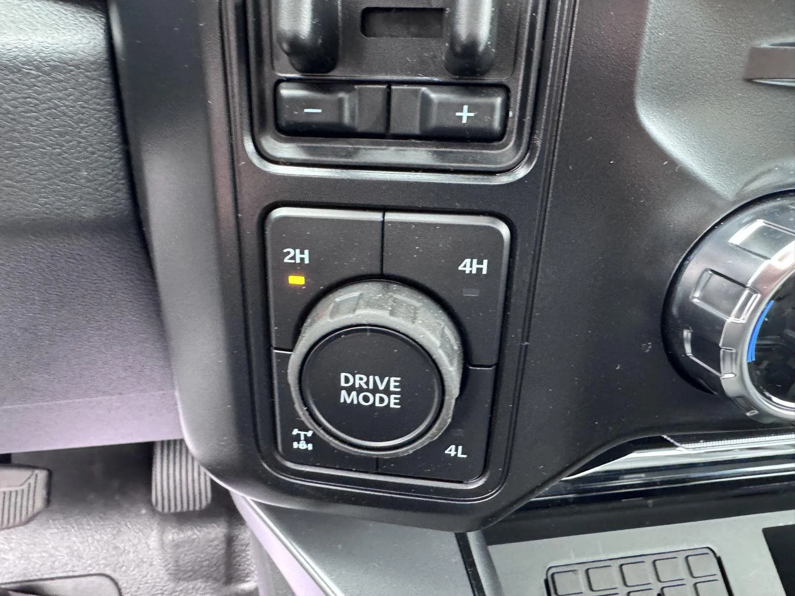 Used 2026 Glacier Gray Metallic Tri-Coat Ford Lariat image 20