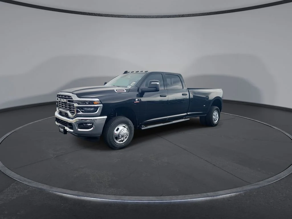 New 2026 Diamond Black Crystal Pearl-Coat Exterior Paint RAM Tradesman image 4