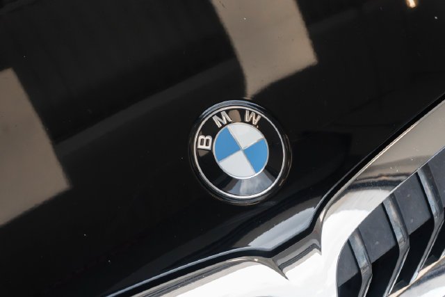 Used 2021 Black BMW 330i image 8