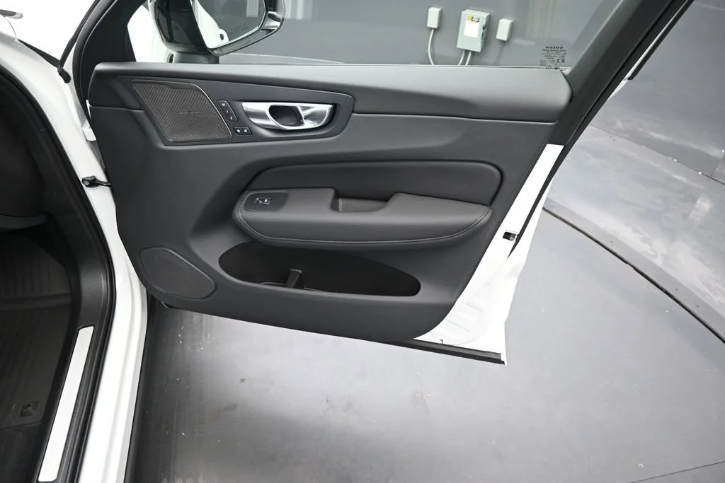 New 2027 Crystal White Volvo T8 Ultra image 22