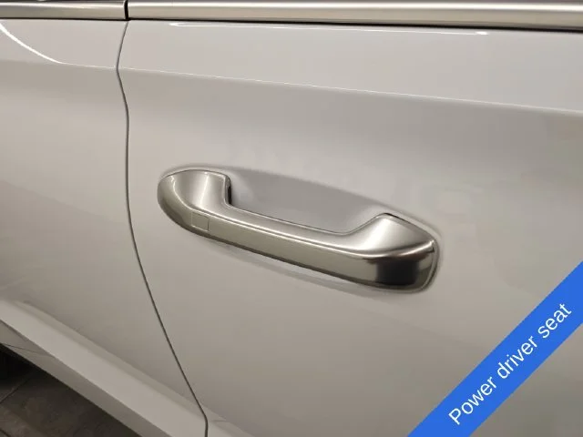Used 2025 Hyper White Hyundai SEL image 8