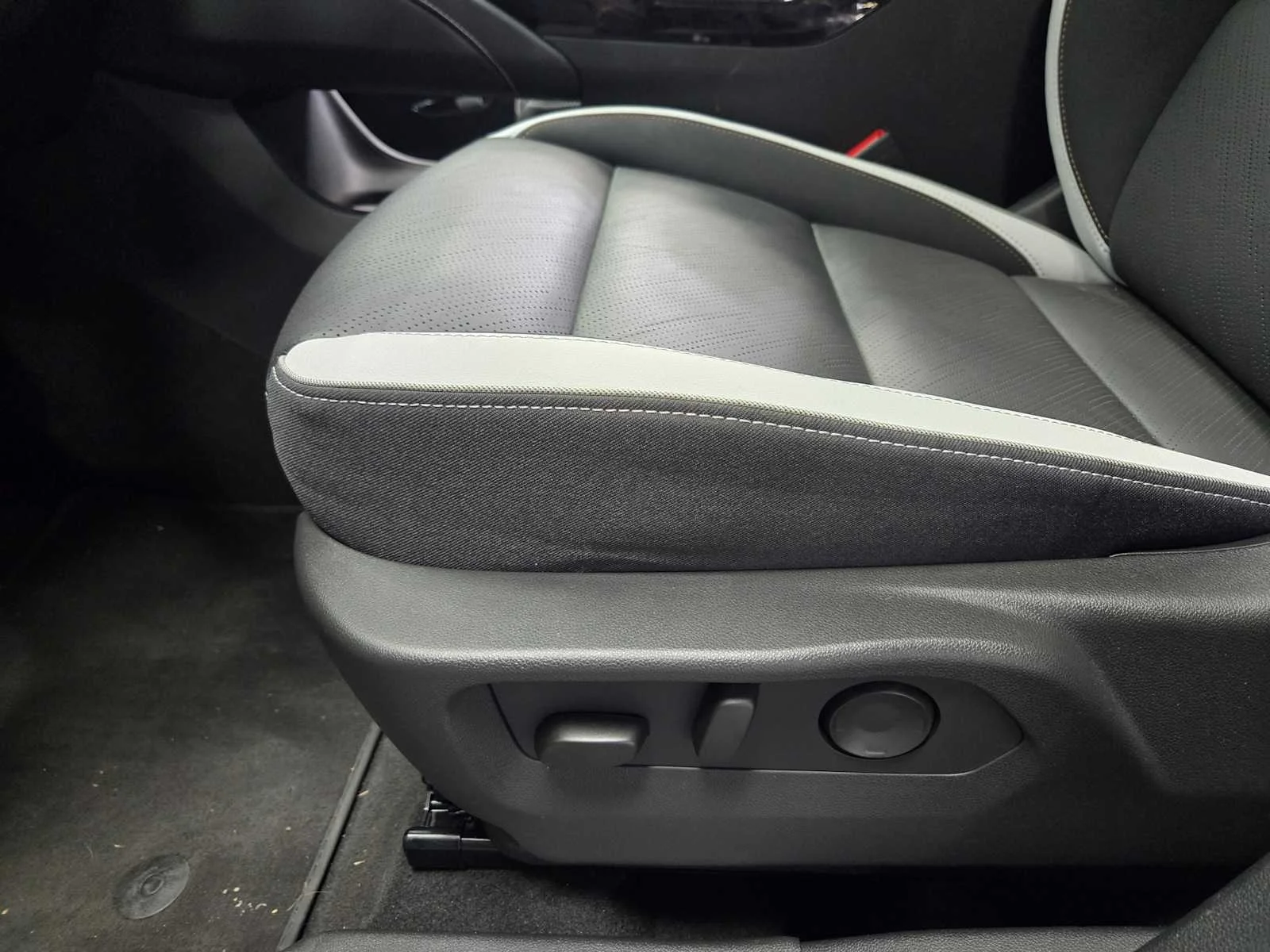 2026 Buick Envision Sport Touring - Photo 17