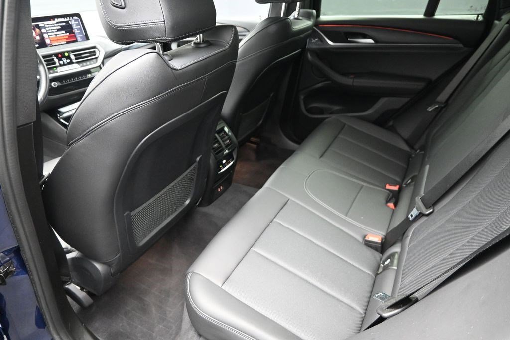 Used 2023 Phytonic Blue Metallic BMW sDrive30i image 16