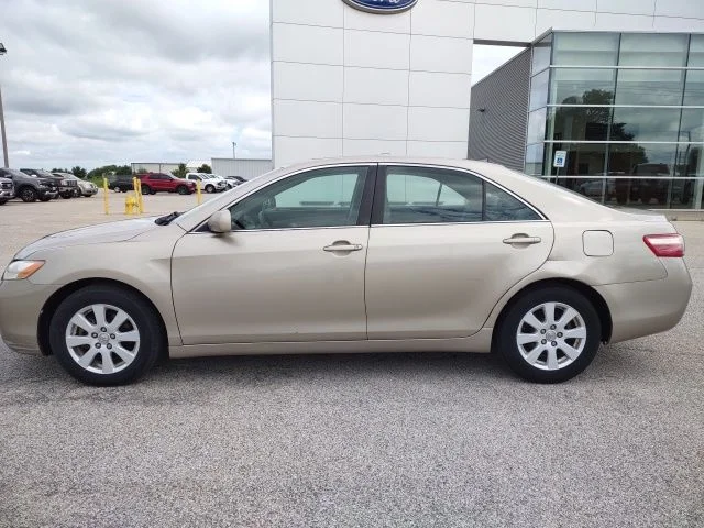 Used 2009  Toyota  image 2