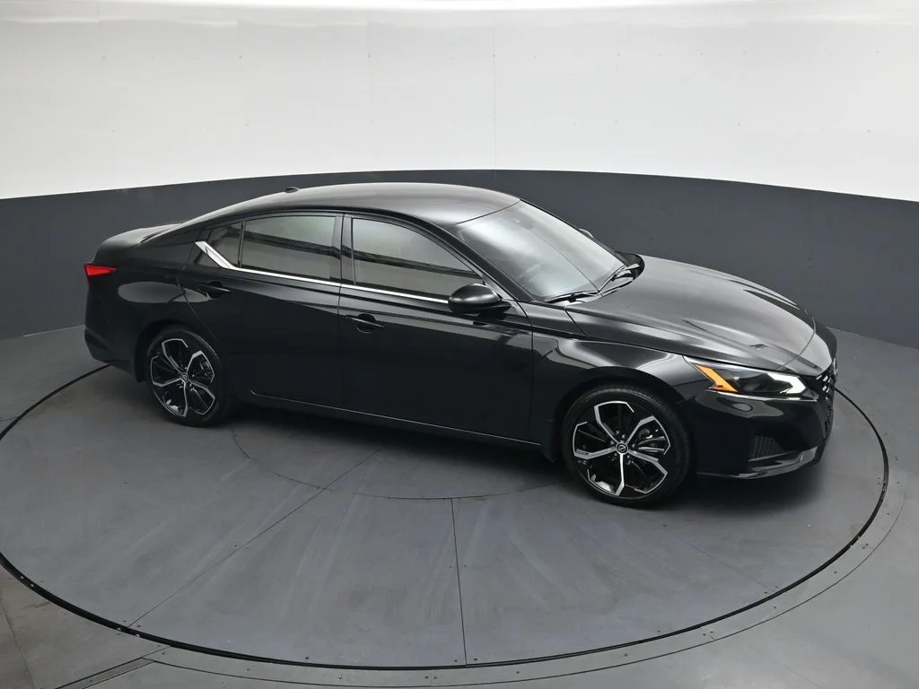 Used 2025 Black Nissan 2.5 SR image 36