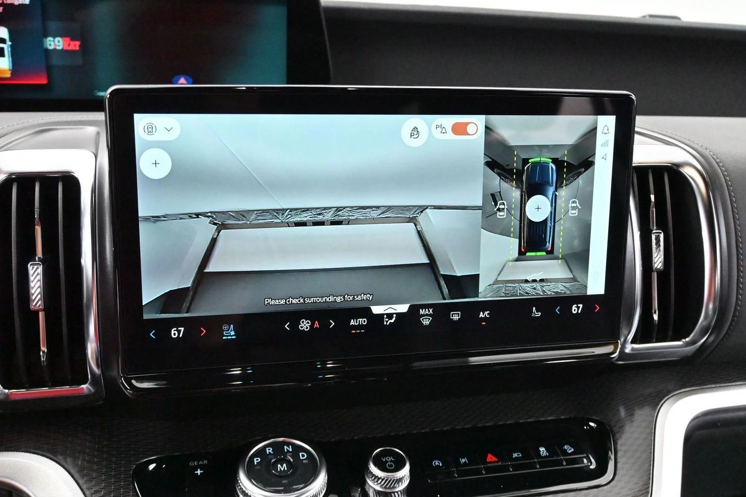 Used 2025 Black Ford Platinum image 27