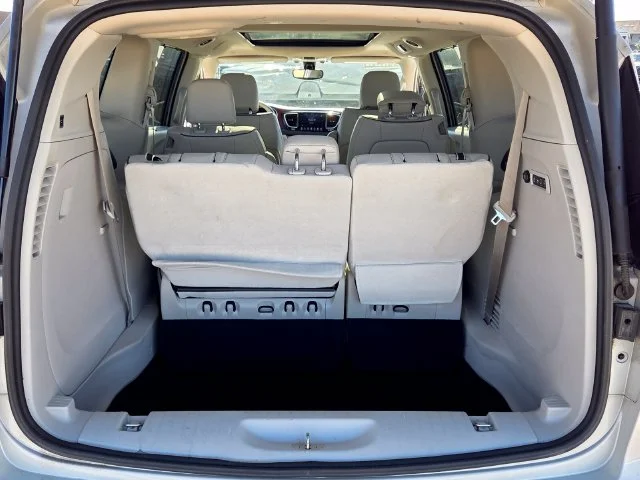 Used 2020 White Chrysler Limited image 15