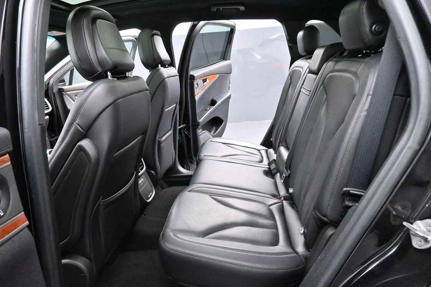 Used 2020 Infinite Black Lincoln Reserve image 33