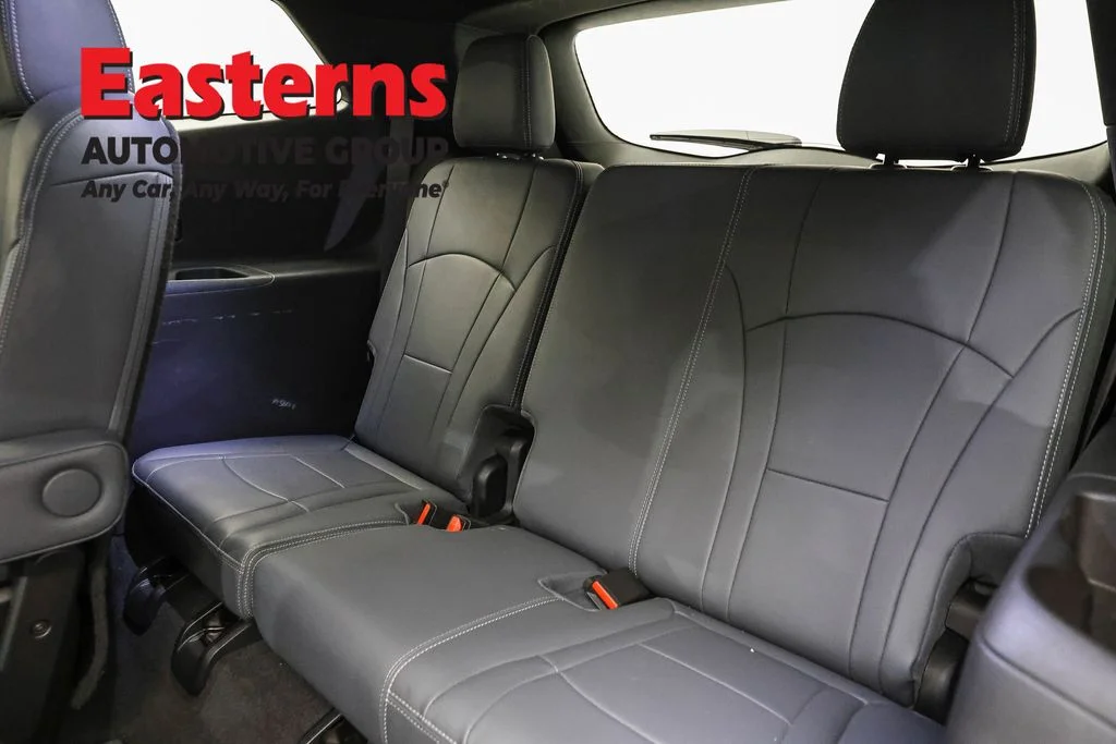 Used 2023 Black Buick Essence image 27
