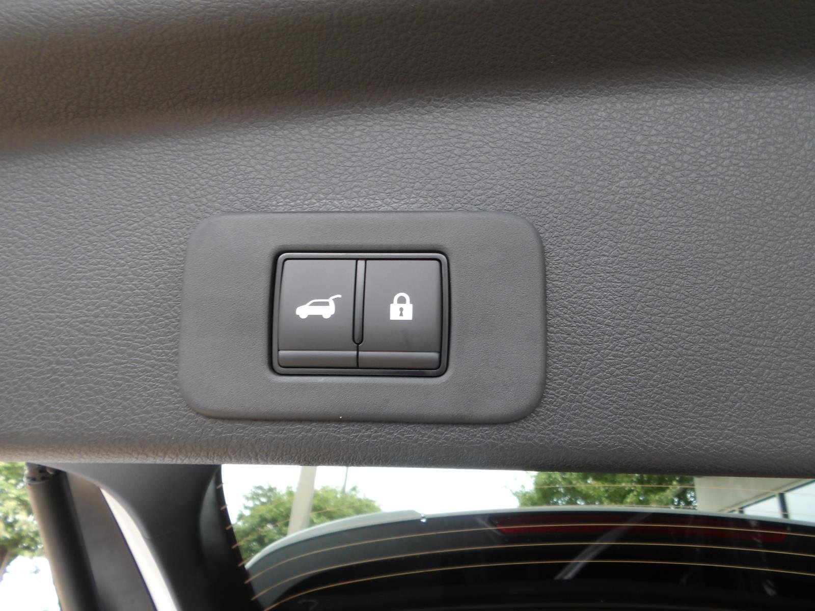 New 2026 Everest White Pearl TriCoat Nissan SL image 12