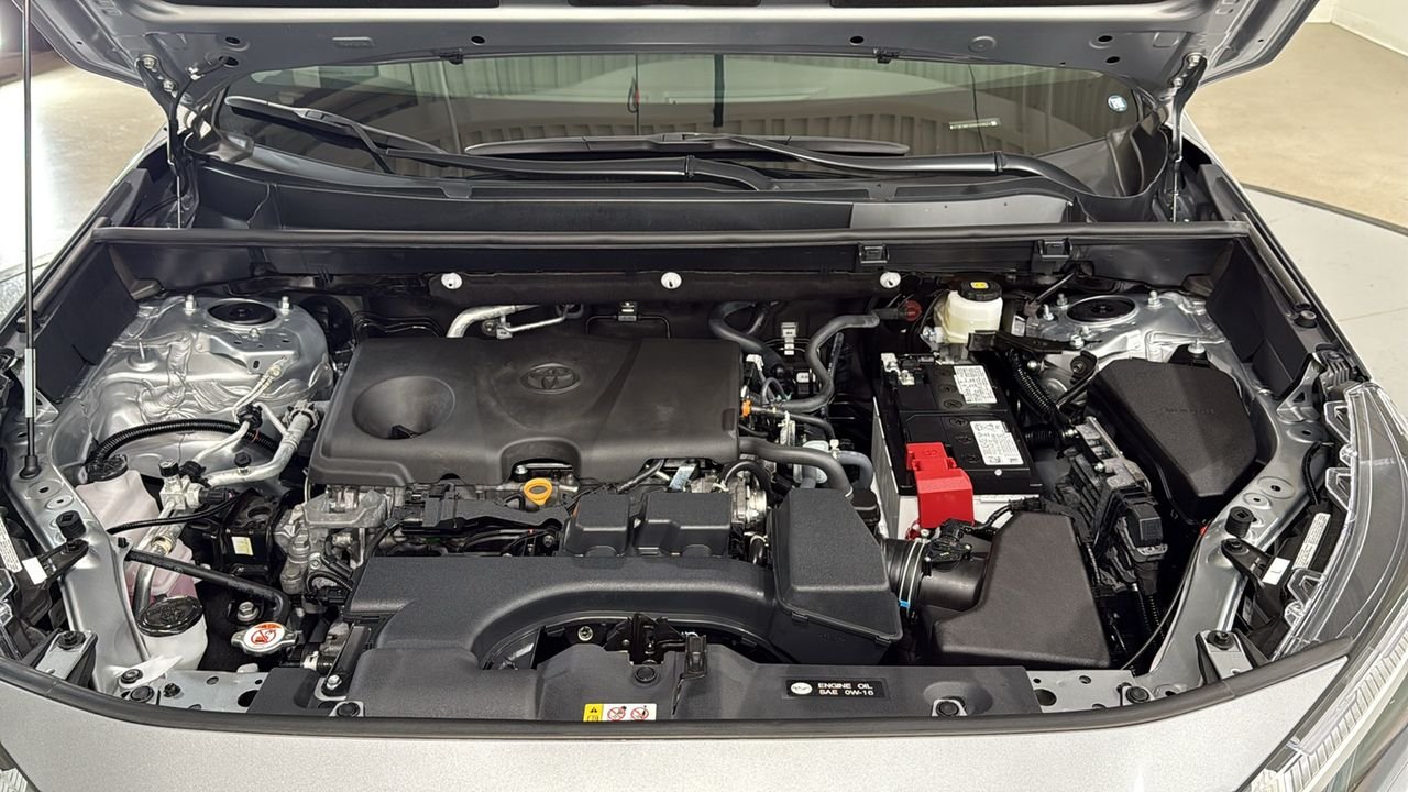 Certified Used 2025 Silver Toyota LE image 25