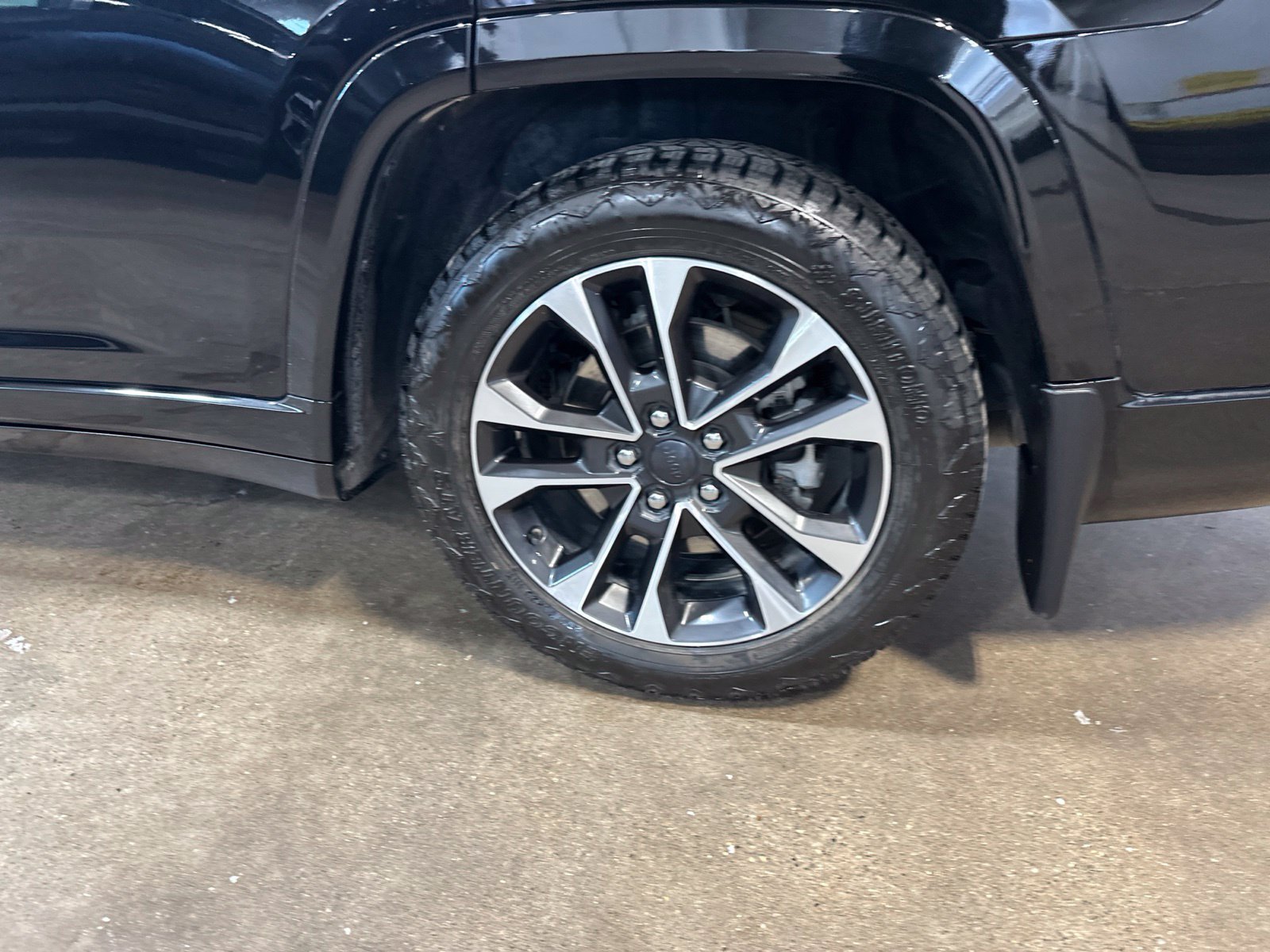 Used 2023 Black Jeep Overland image 9