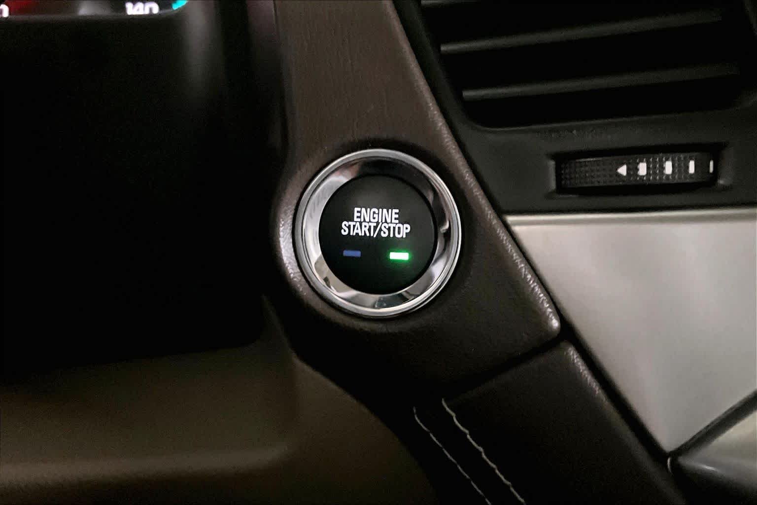 Used 2017 Iridescent Pearl Tricoat Chevrolet Premier image 35