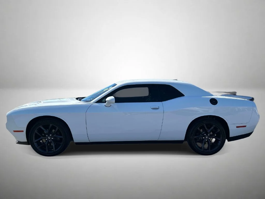 Used 2021 White Dodge SXT image 6