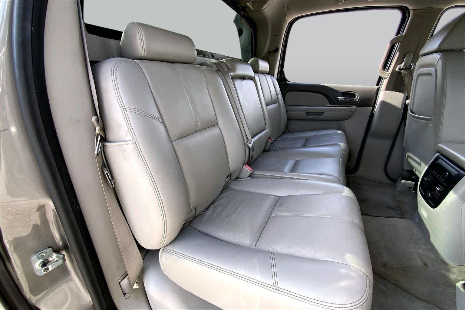 Used 2008 Graystone Metallic Chevrolet LT w/3LT image 18
