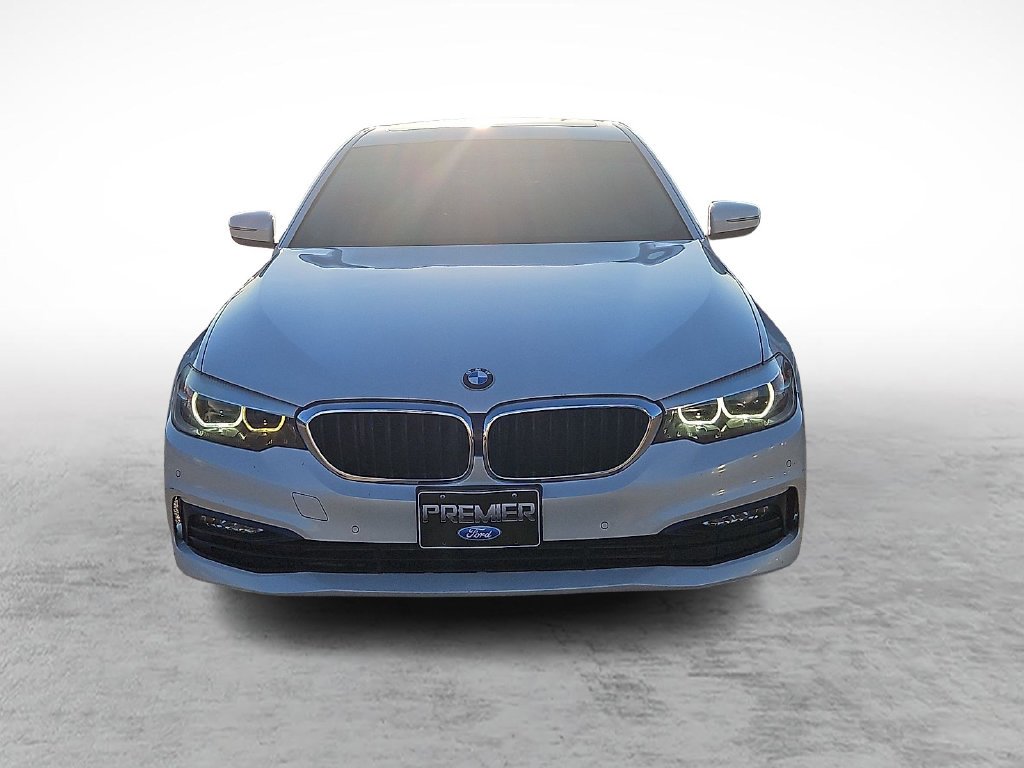 Used 2018 White BMW 540i xDrive image 3