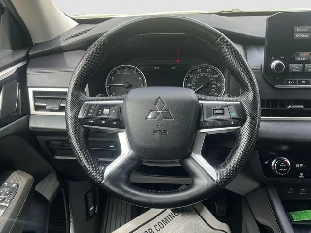 Used 2024 Silver Mitsubishi SE Black Edition image 12
