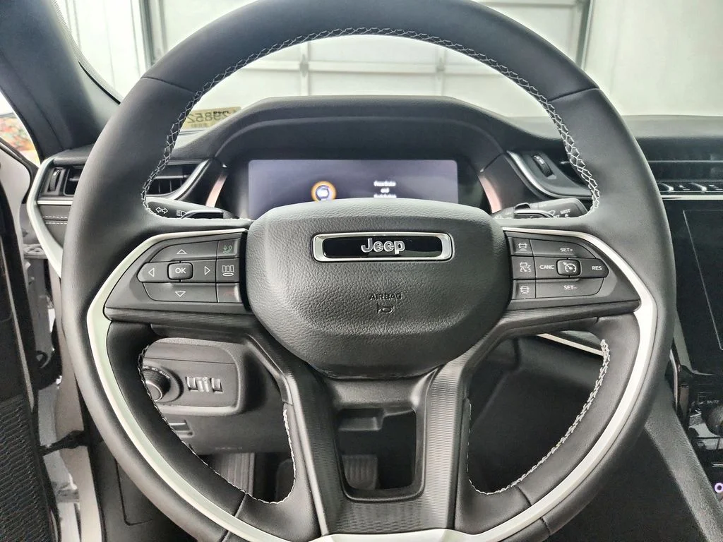 New 2026 Bright White Clearcoat Jeep Laredo X image 21