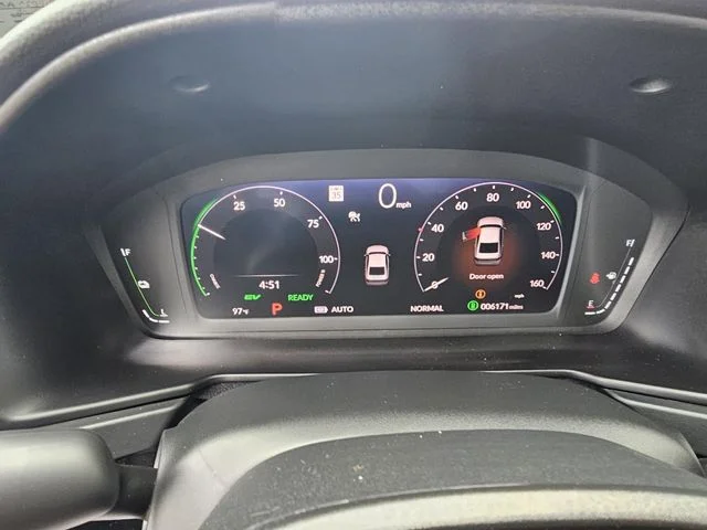 Used 2025  Honda Sport image 29