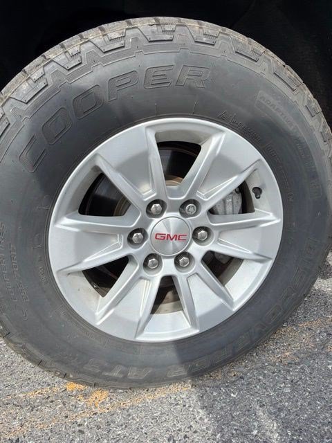 Used 2021 Pacific Blue Metallic GMC Base image 5