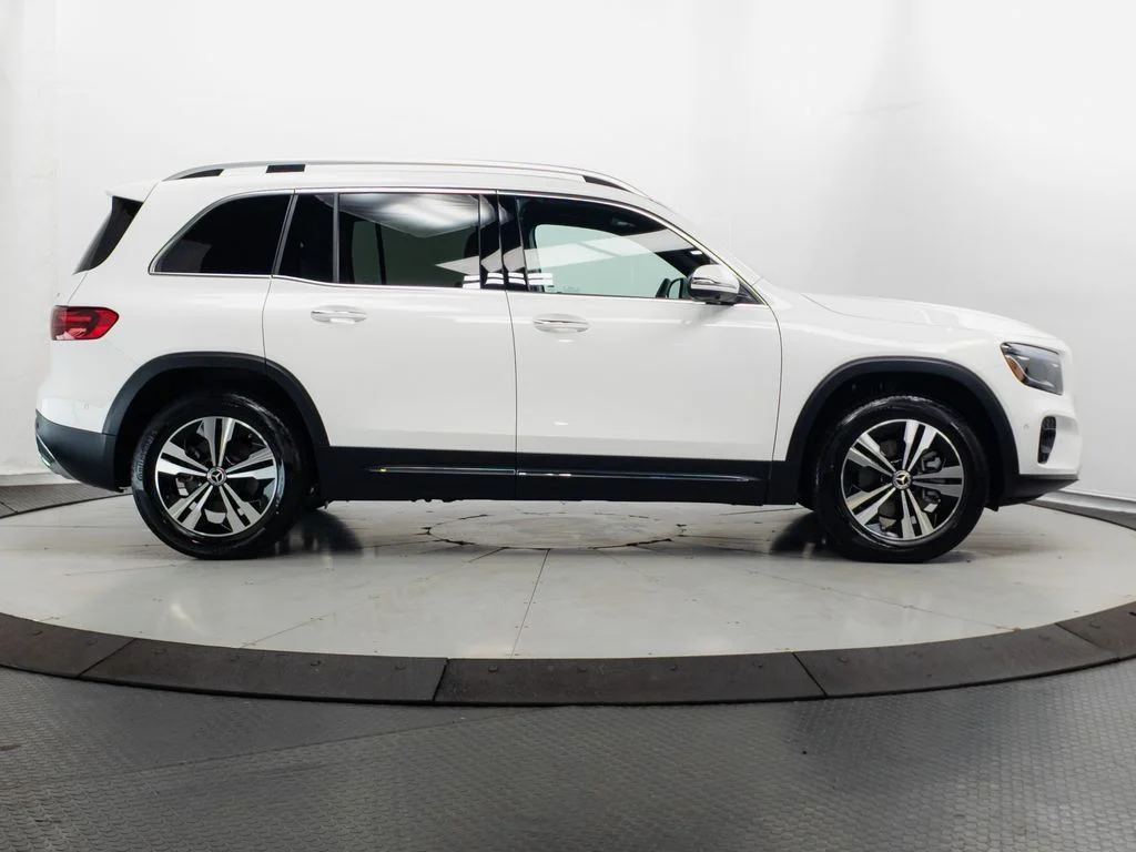 New 2026 Polar White Mercedes-Benz GLB 250 image 32