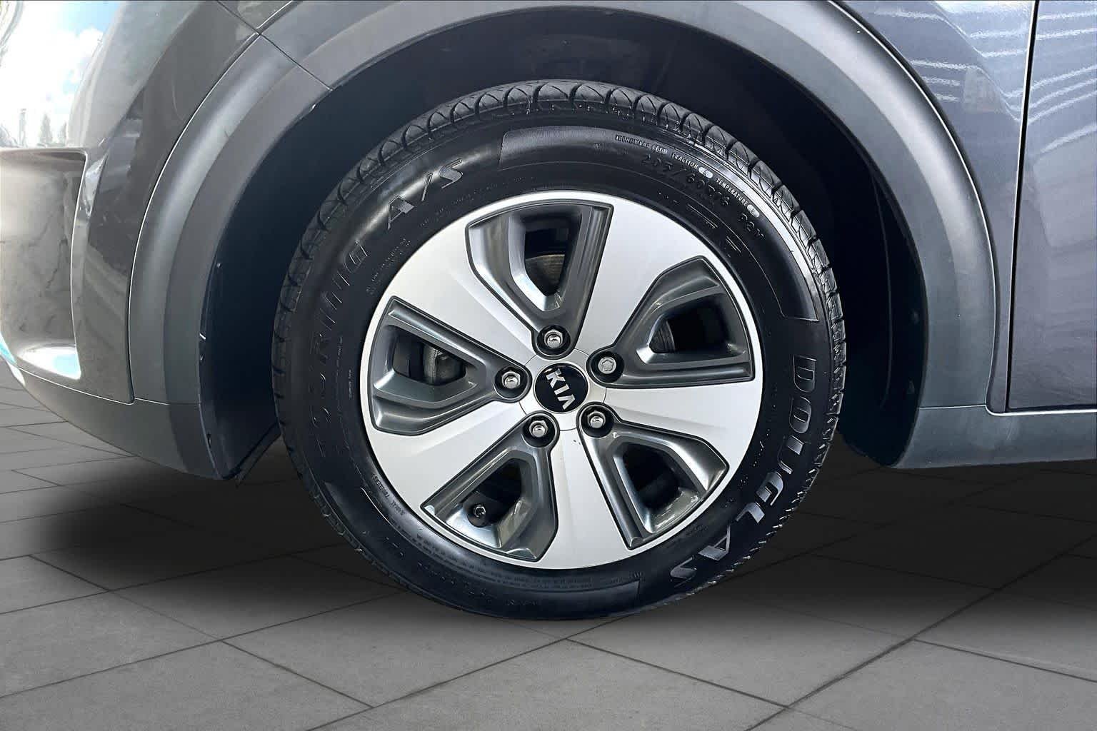 Used 2019 Platinum Graphite Kia EX image 11