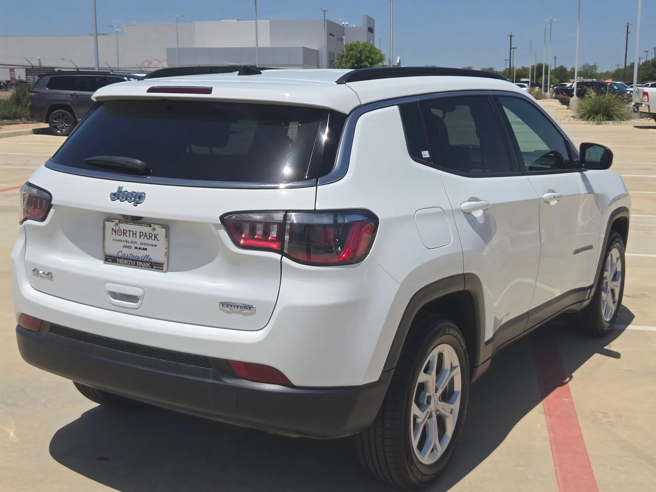 Used 2024 White Jeep Latitude image 3