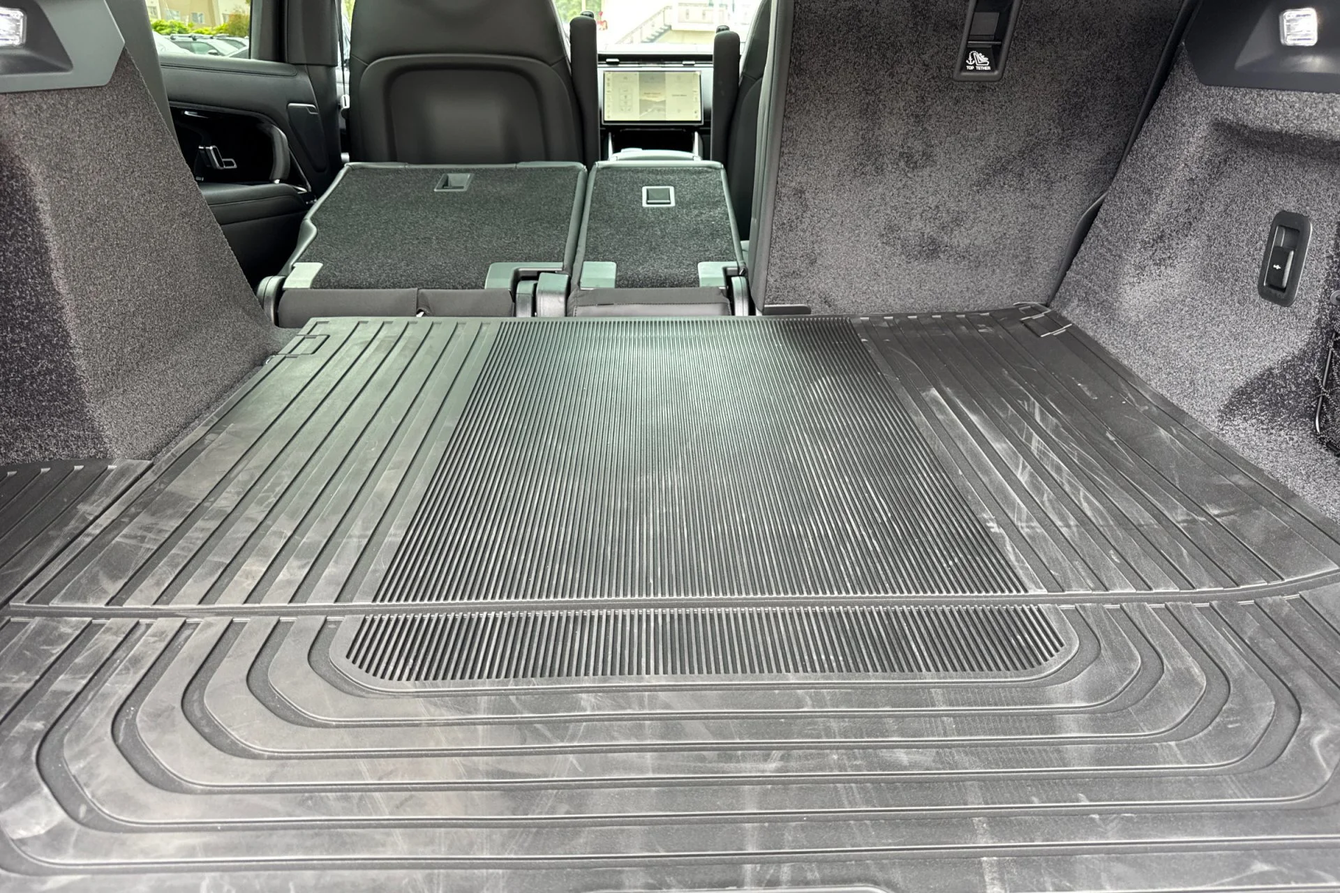New 2026 Carpathian Grey Land Rover SE image 17