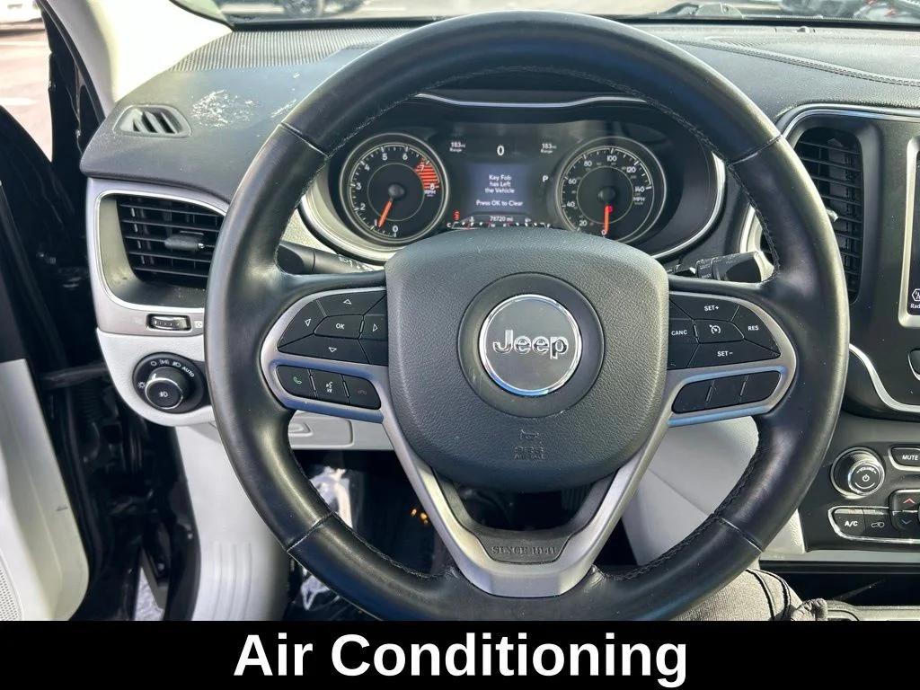 Certified Used 2021 Black Jeep Latitude Lux image 17
