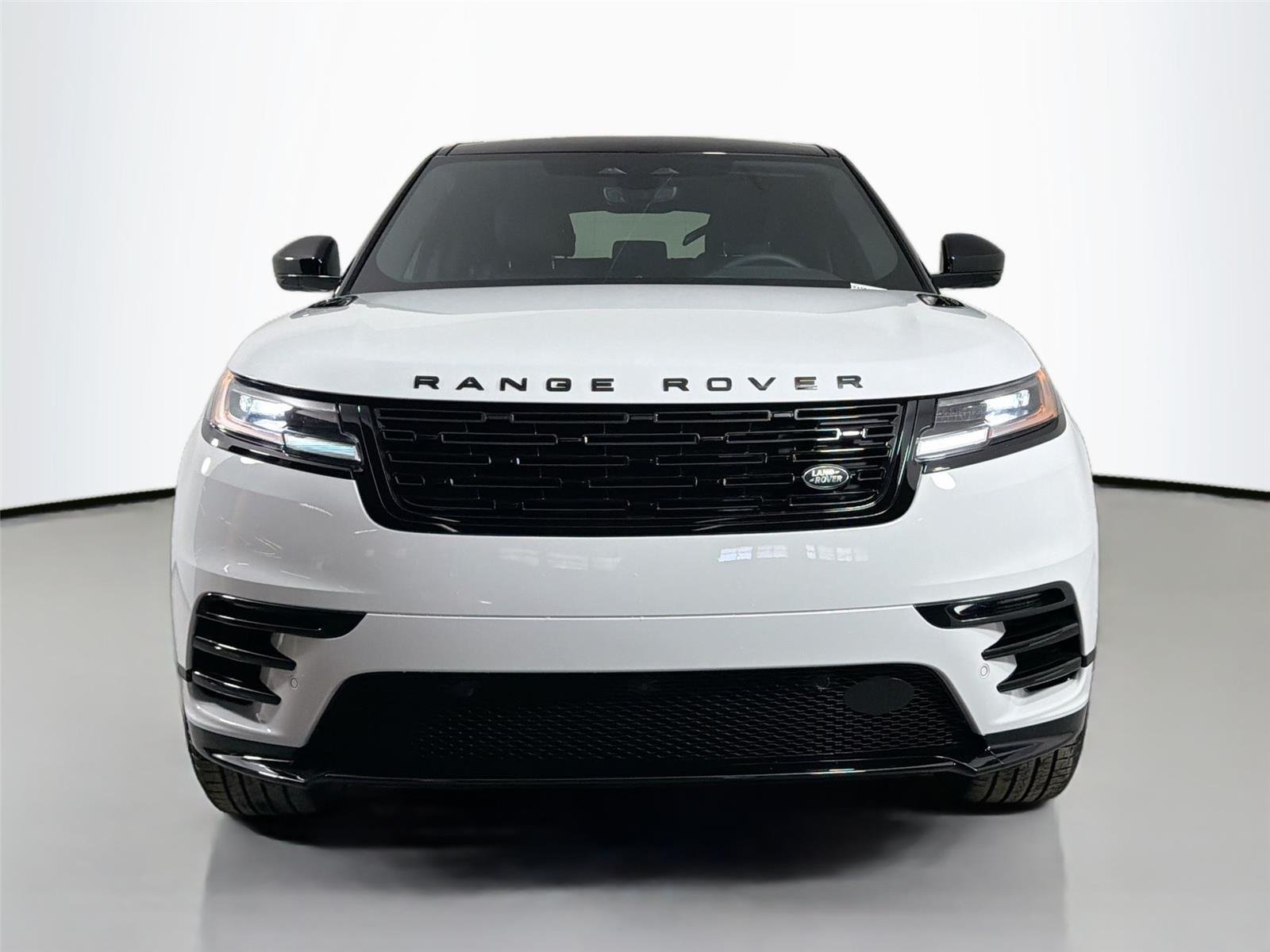 New 2026 Fuji White LAND ROVER Dynamic SE image 2