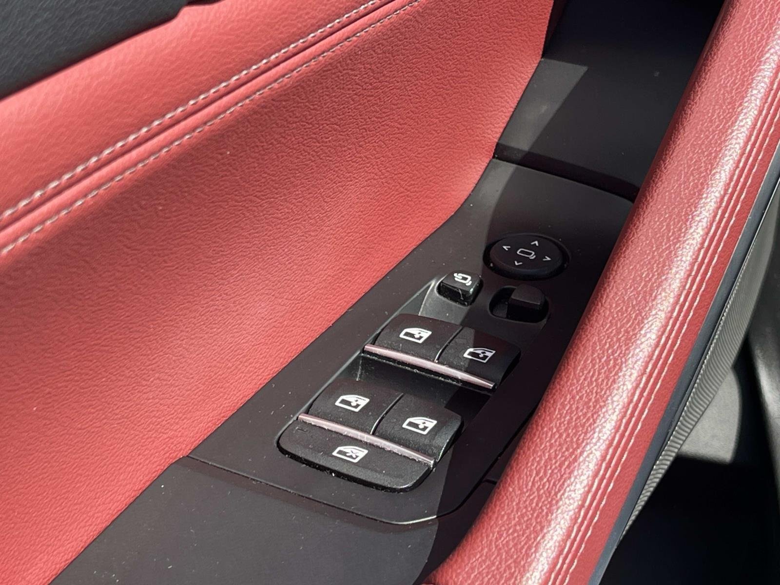 Used 2021 Mineral White Metallic BMW M50i image 26