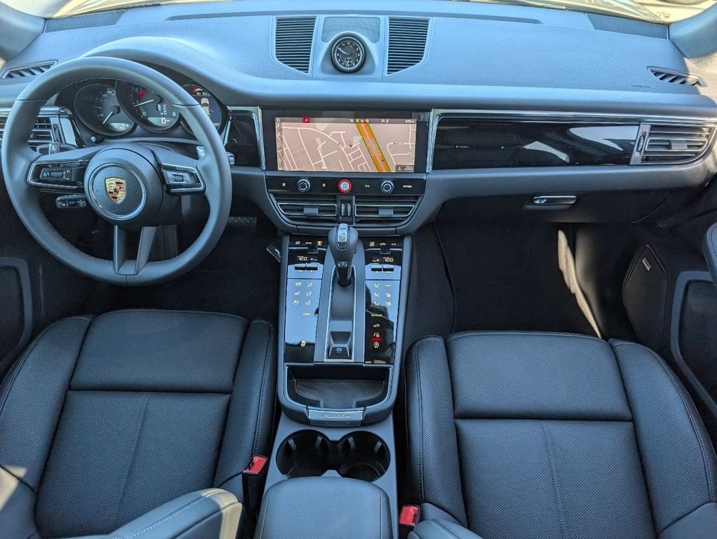 2026 Porsche Macan T - Photo 6