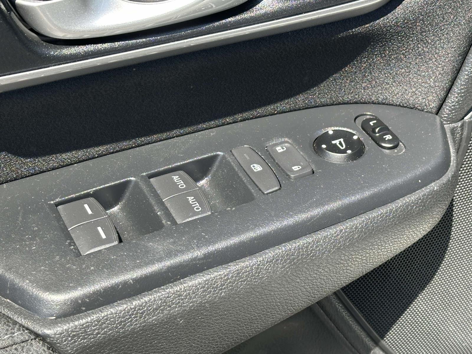 Used 2018  Honda EX image 15
