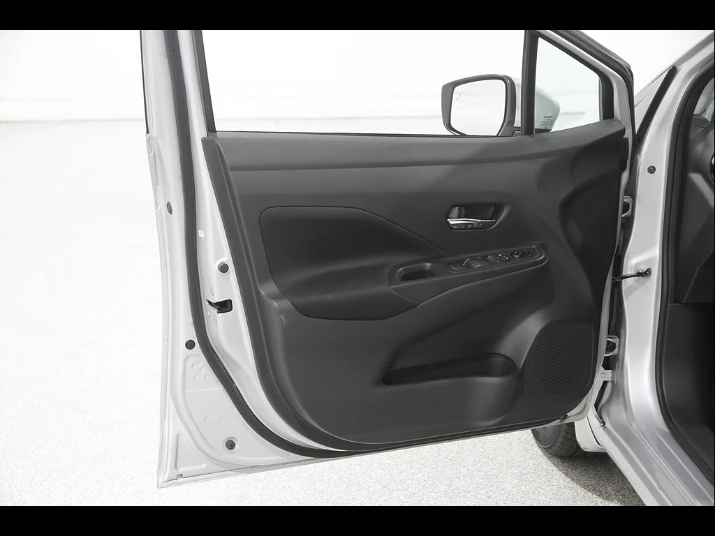 Used 2021 Brilliant Silver Metallic Nissan SV image 4