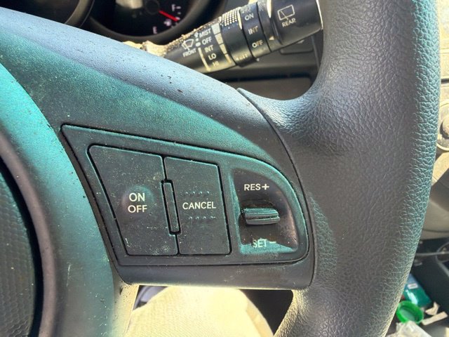 Used 2010 White Kia Plus image 29