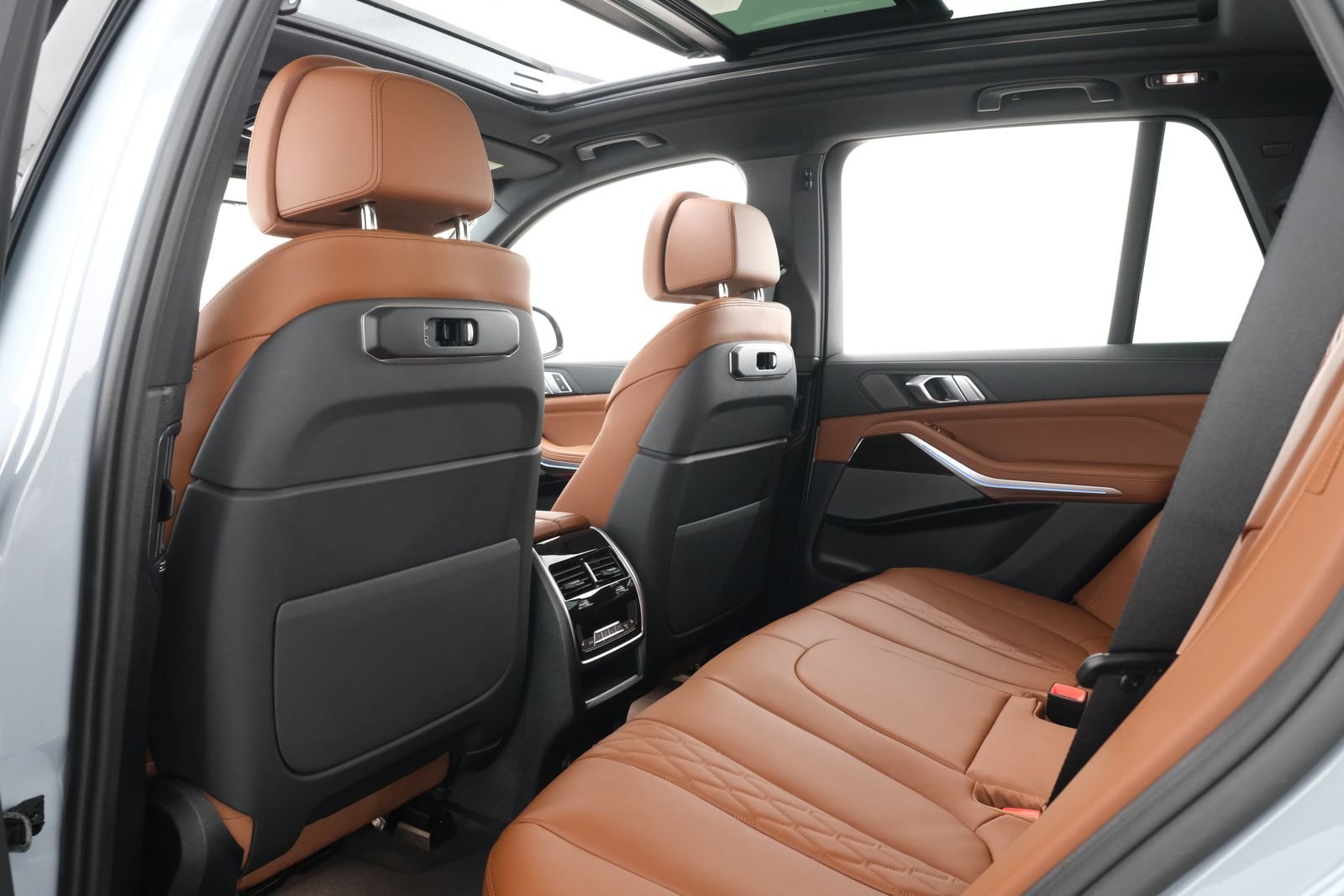 New 2026 Brooklyn Grey Metallic BMW xDrive50e image 33