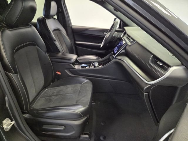 Used 2024 Gray Jeep Altitude image 17