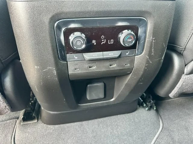 Used 2025 Iridescent Pearl Tricoat Chevrolet Premier image 13