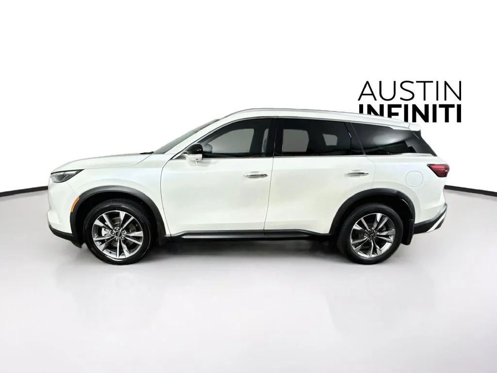 Certified Used 2024 White INFINITI LUXE image 6