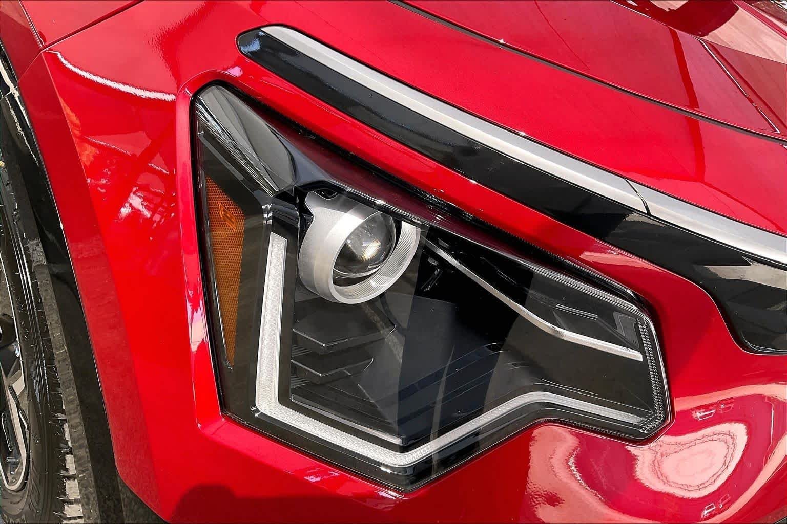 Used 2023 Runway Red Kia Wind image 26