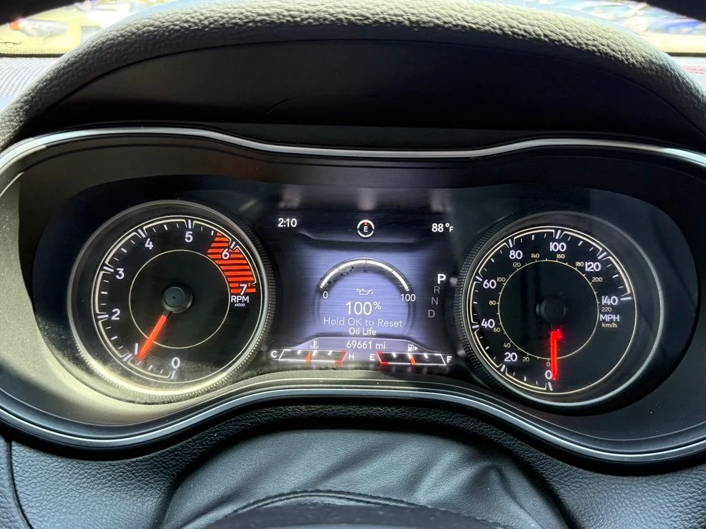 Used 2019 Bright White Clearcoat Jeep Trailhawk image 29