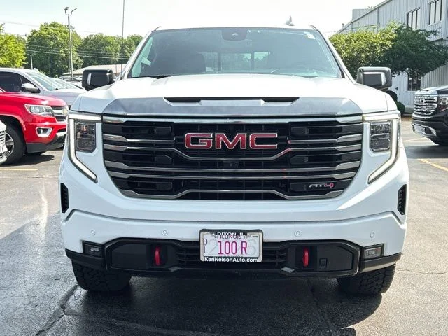 Used 2022 White GMC AT4 image 2