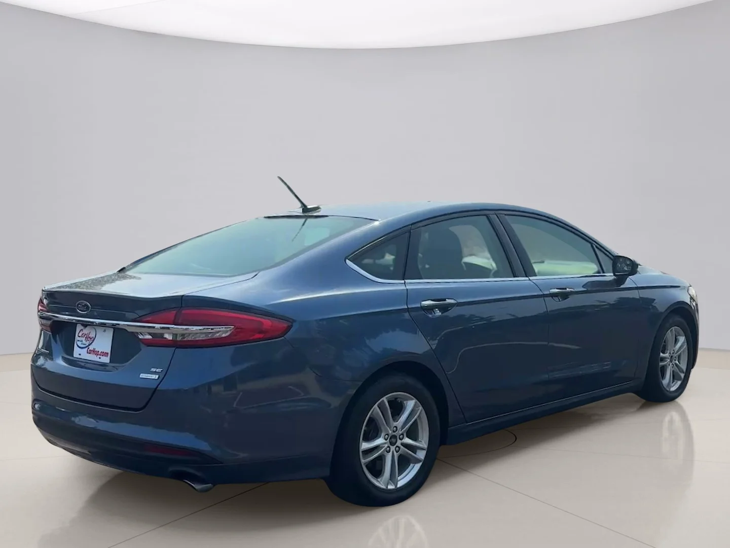 Used 2018 Blue Ford SE image 5